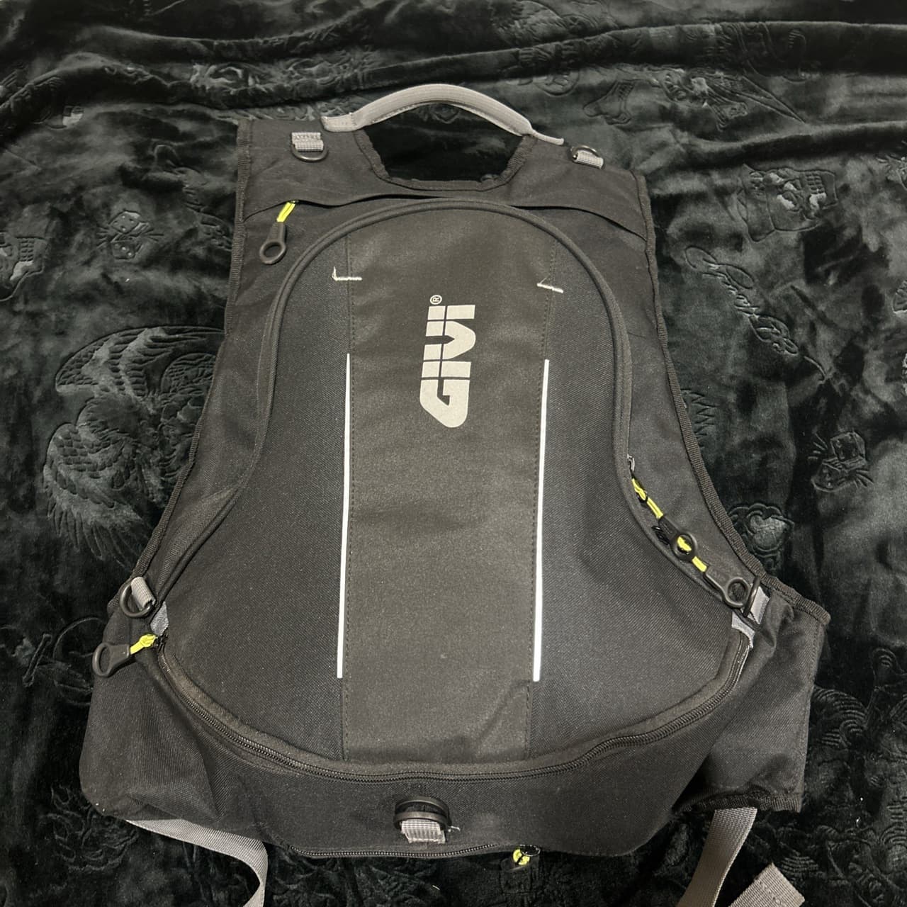GIVI EA104 Expandable Motorcycle Tank Bag Backpack 22LT With Helmet Bag, Black