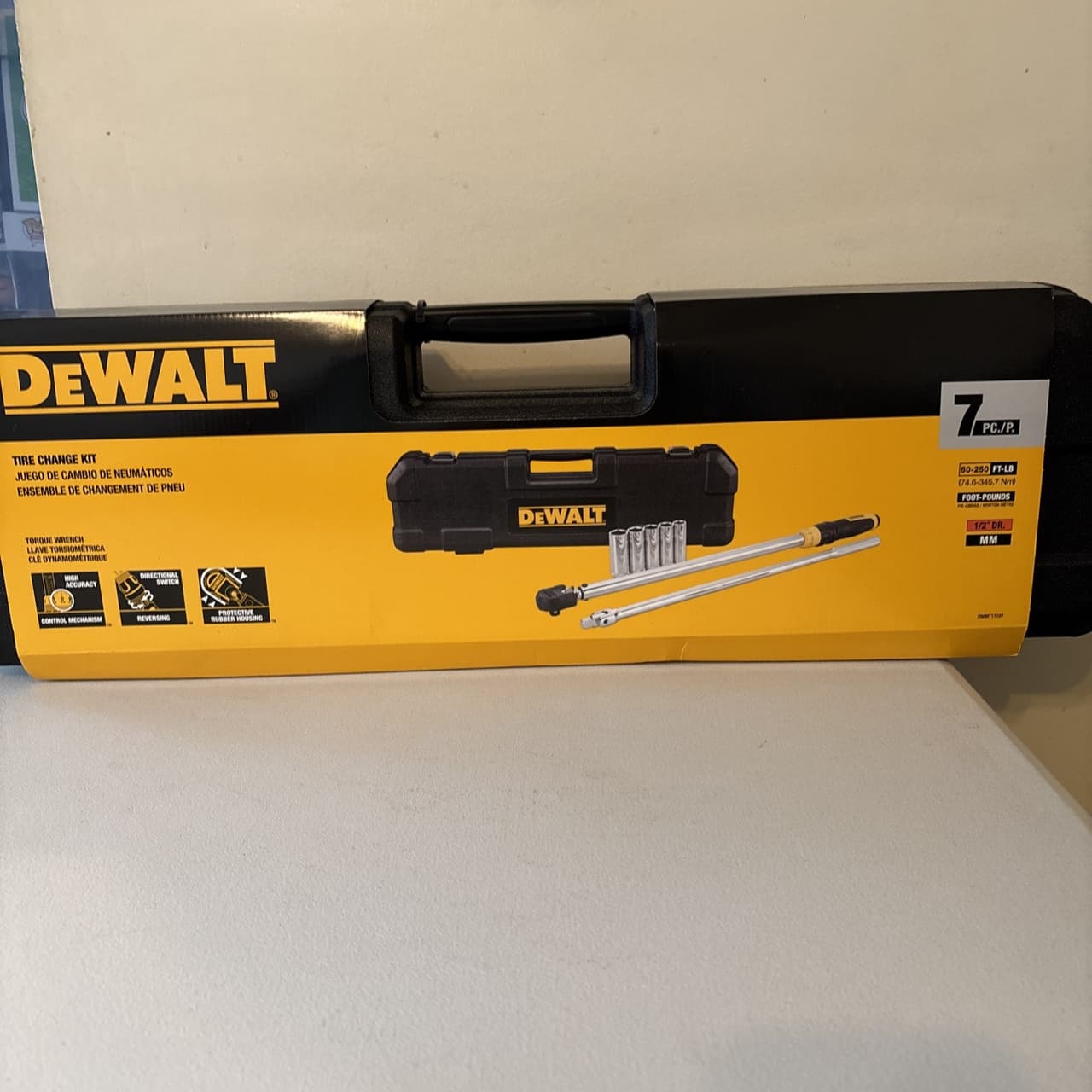 DEWALT 1/2 Drive Torque Wrench Tire Change Kit 7-Piece
