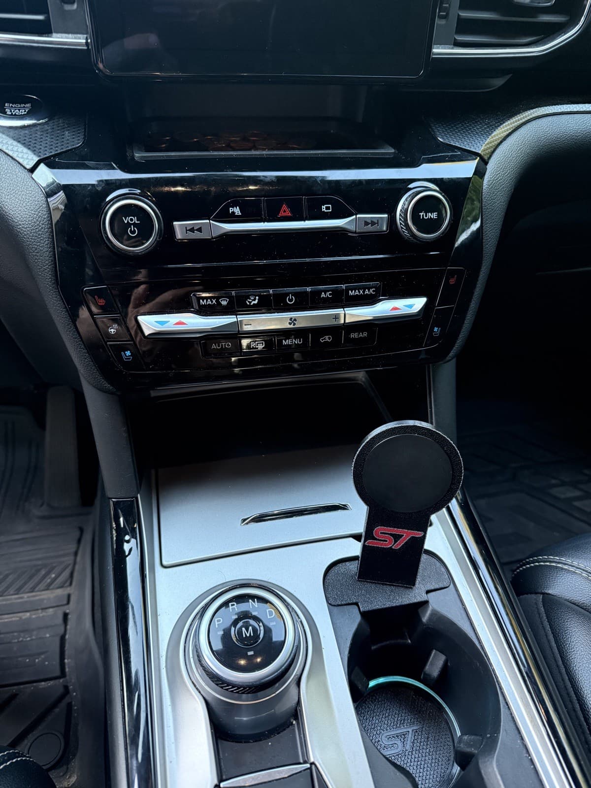 2020-2024 Ford Explorer Magnetic Wireless Charger / CarPlay Adapter