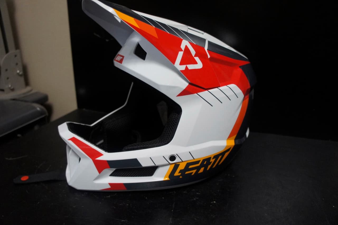 NEW Open Box Leatt 2.0 Gravity MTB Mountain Bike Helmet Dh Full Face White Sz L