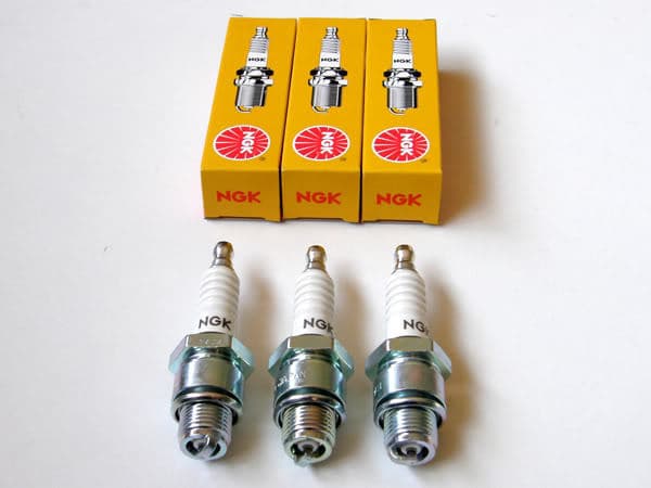 3x Genuine NGK BR8HS Spark Plugs b8hs Kawasaki Suzuki Ktm Yamaha 5510 rd350 oem
